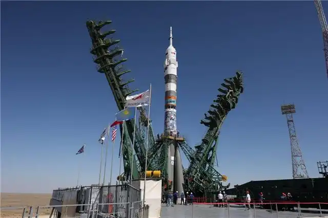 В Байконуре подняли ракету Союз-2.1а с экипажем корабля Союз МС-29 готовящуюся к запуску