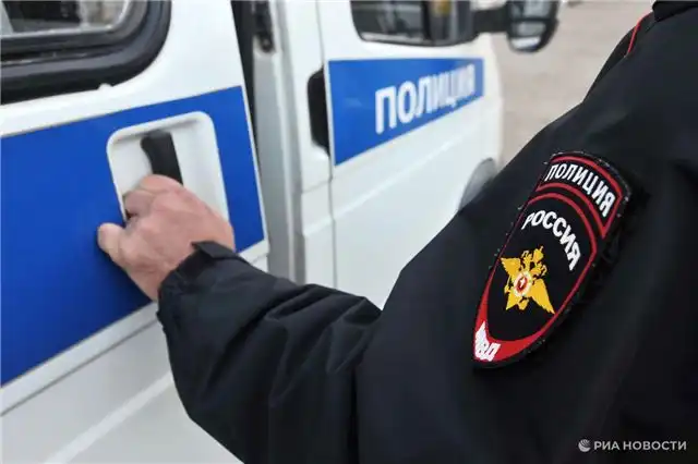 В Новосибирске полиция разыскивает женщину, причастную к нанесению удара ребенку на игровой площадке