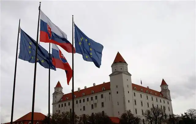 Словакия временно прекращает оформление шенгенских виз для российских путешественников