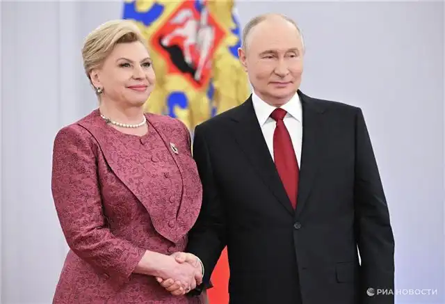 Президент Путин отметил, что единство и любовь к Родине всегда оставались ключевыми приоритетами для россиян