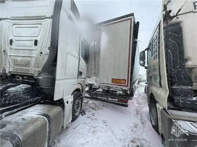ДТП с участием грузовиков и легковых автомобилей на трассе М-4 «Дон» в...