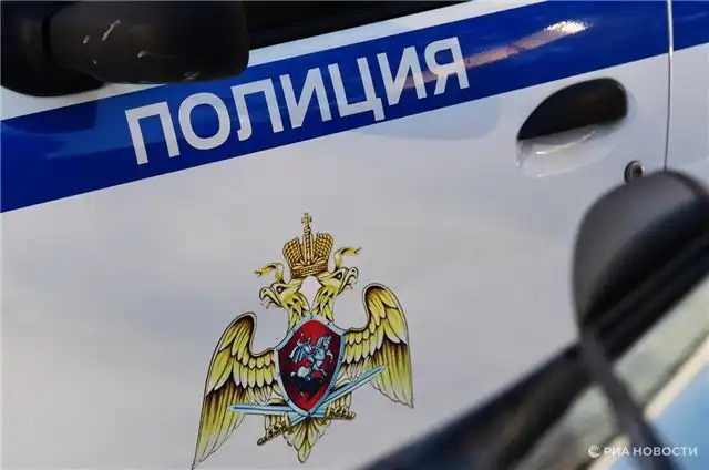 В Москве мужчина напугал прихожан и священнослужителей угрозами с зажи...