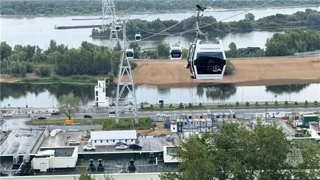 Канатная дорога в Нижнем Новгороде, где застряли пассажиры, временно п...