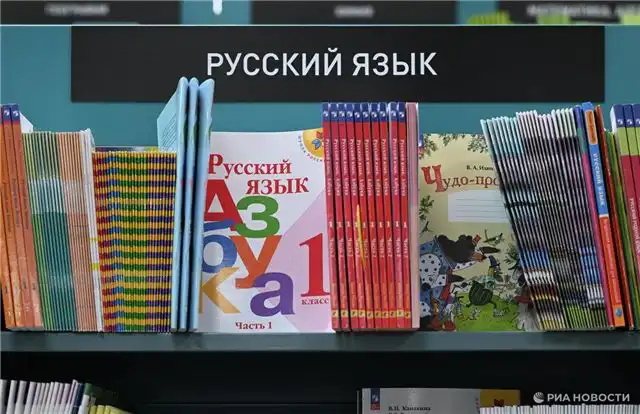Профсоюз педагогов объяснил, почему родители не должны приобретать уче...