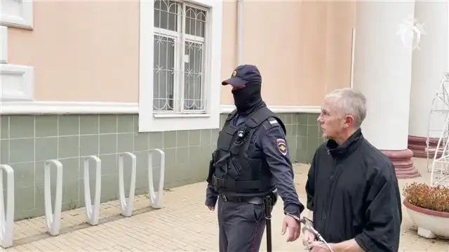Гаськова, которого обвиняют в десяти убийствах и сериях изнасилований,...