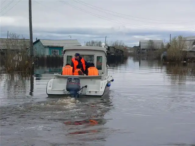 Вода отступает в двух якутских поселках, где ранее проводилась эвакуация