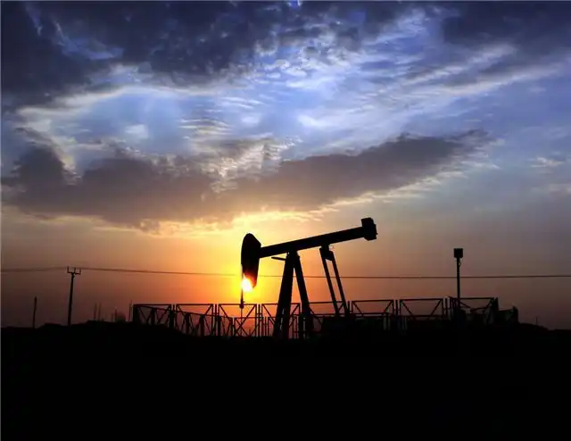 Ирак объявляет о запуске двух новых маршрутов экспорта нефти по словам министра Худаира
