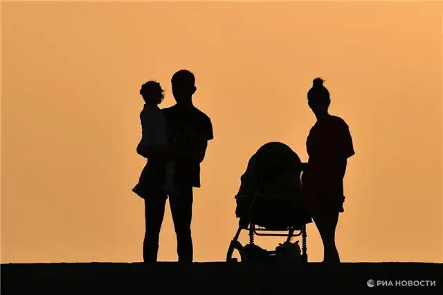 Депутат Милонов предложил ввести зарплату для родителей, воспитывающих детей