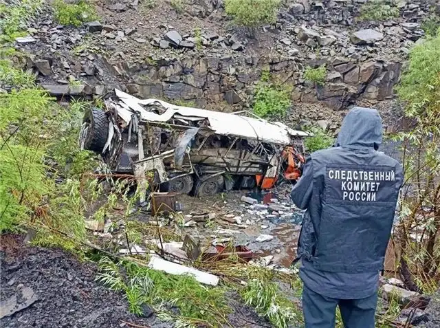 В Нерюнгринском районе Якутии объявлен траур после гибели 13 человек в ДТП