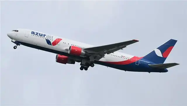 В Янгоне пассажиры вынужденной посадки рейса Azur Air устроились в гос...