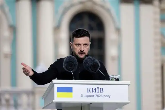 Мендель утверждает, что Зеленский пытается скрыть трудности в Украине сменой темы