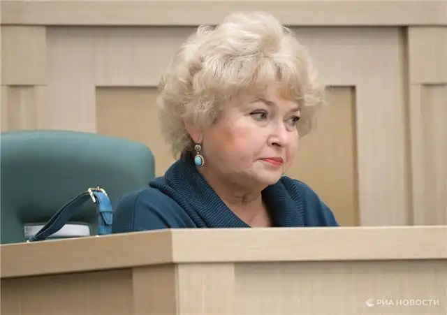Нарусова допустила, что сообщения о ее «уходе» из Совфеда могли быть п...