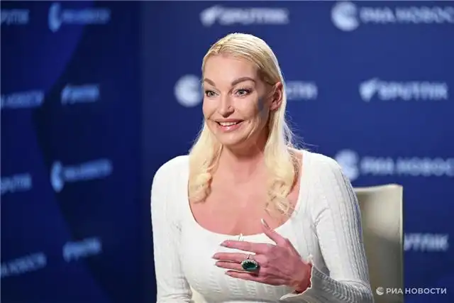 Анна Волочкова развеяла слухи о своем пребывании в больнице после хирургического вмешательства на ноге