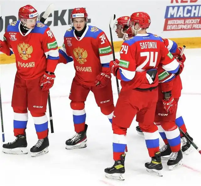 Российская сборная удержала первую строчку в мировом рейтинге хоккея