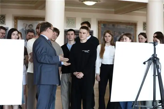 Фотовыставку «Первые среди звезд» открыли на территории УрФУ