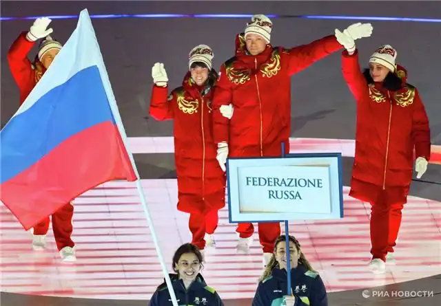 Россияне впервые с 2014 года прошли под национальным флагом на церемонии открытия Паралимпиады